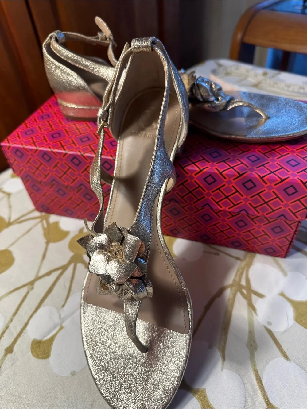 Tory Burch Metallic Gold Floral T-Strap Sandals - Women, NIB, Size 11 with bag